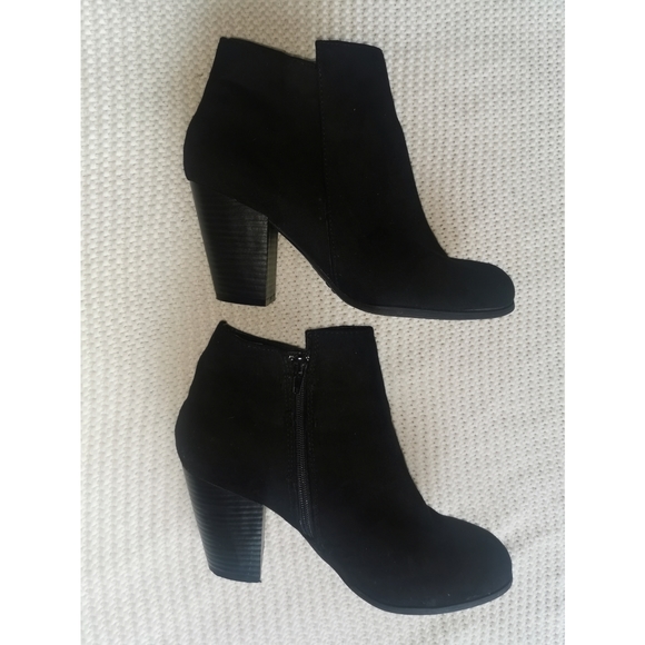 Faux suede black high heeled booties - Picture 2 of 4